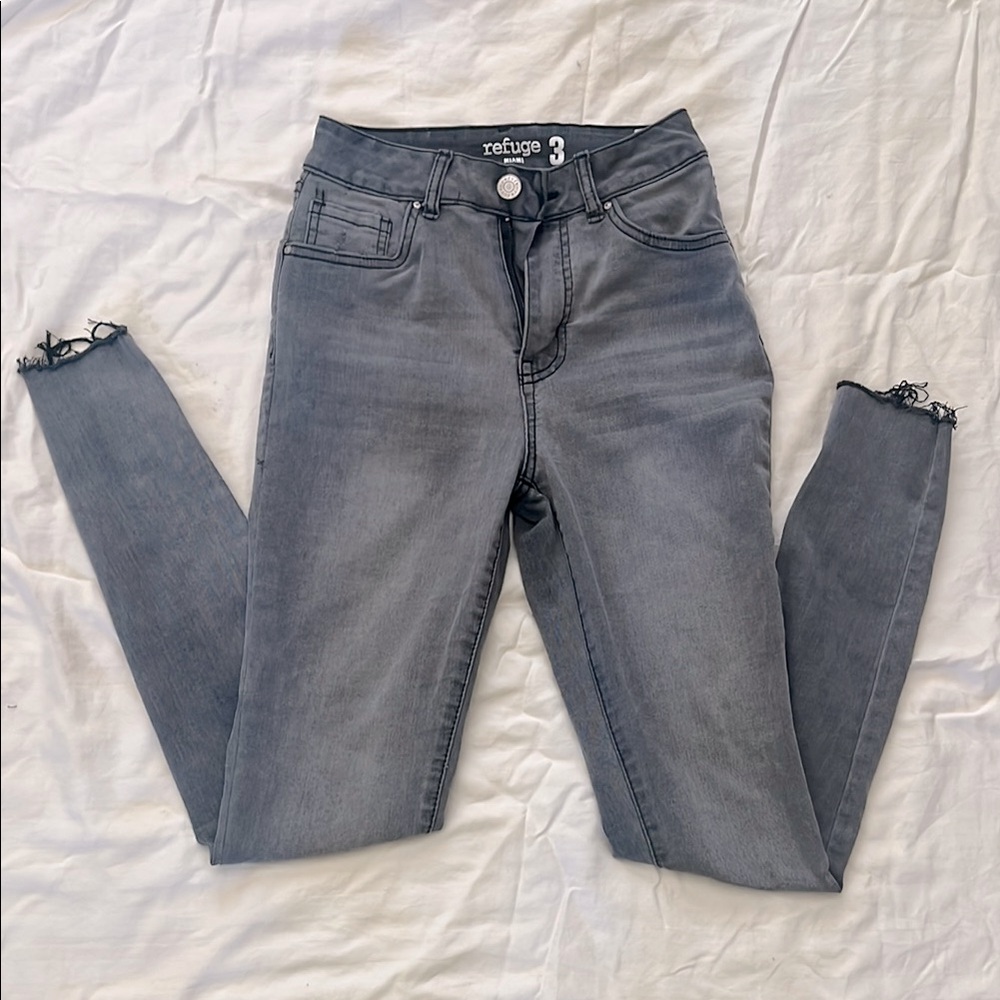 Refuge Gray Skinny Jeans with Sleek Modern Fit
